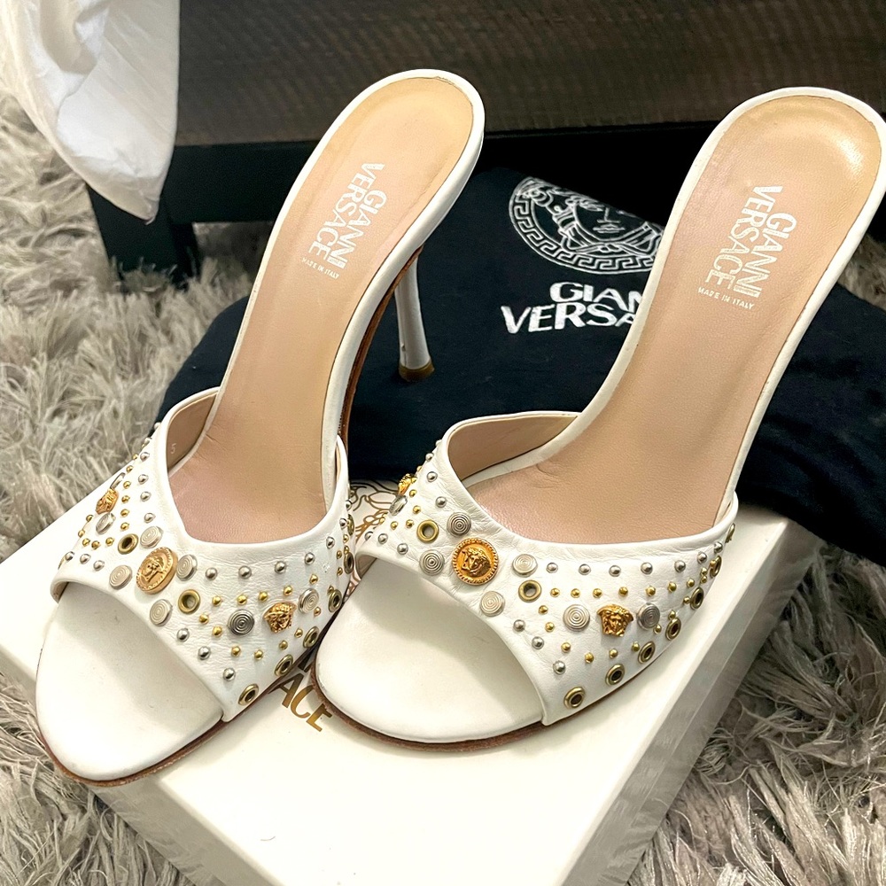 Versace white leather sandals size 35.